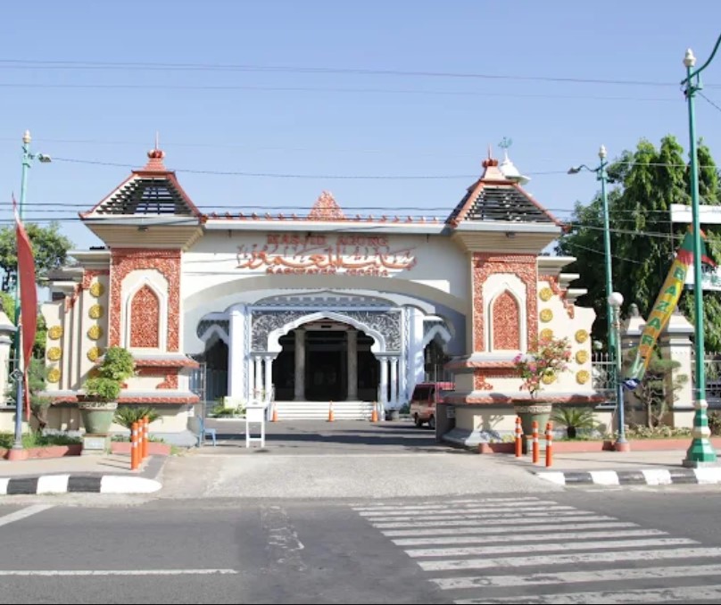 Masjid Agung Baitul Makmur Jepara Ikon Wisata Religi